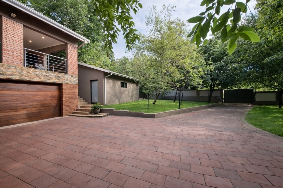 6 Bedroom Property for Sale in Cashan North West